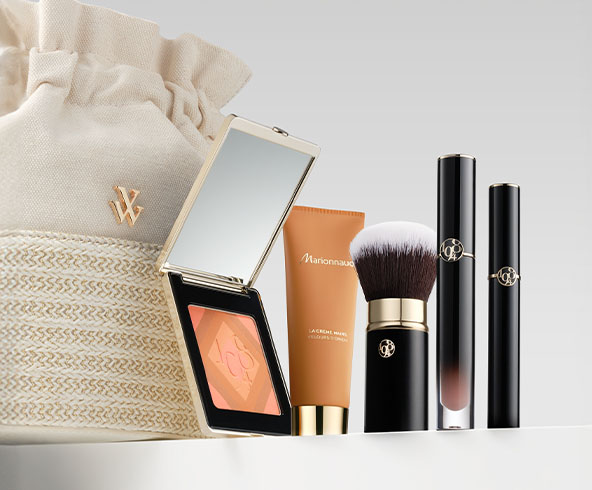 Set de machiaj Marionnaud cu pensulă, blush, rujuri și trusă textilă
