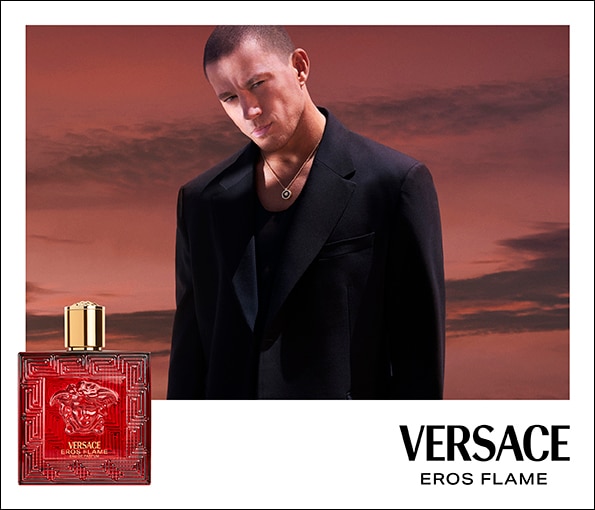 Parfum Versace Eros Flame în sticlă roșie elegantă, prezentat pe fundal sofisticat – alegerea ideală pentru cadouri premium
