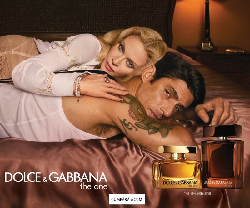 Parfumurile Dolce &amp; Gabbana The One pentru el și ea prezentate într‑un decor cald și intim.