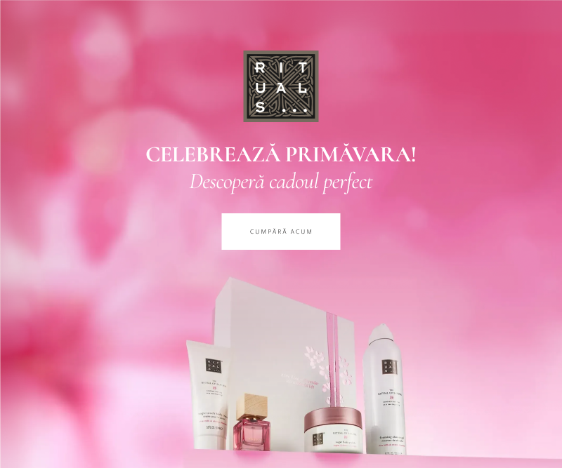 Setul cadou Rituals Sakura cu produse de îngrijire a corpului prezentat pe un fundal roz inspirat de primăvară.