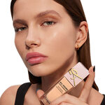  Yves Saint Laurent ALL HOURS Fond de ten All Hours Glow Foundation  4 of 7 Fond de ten All Hours Glow Foundation