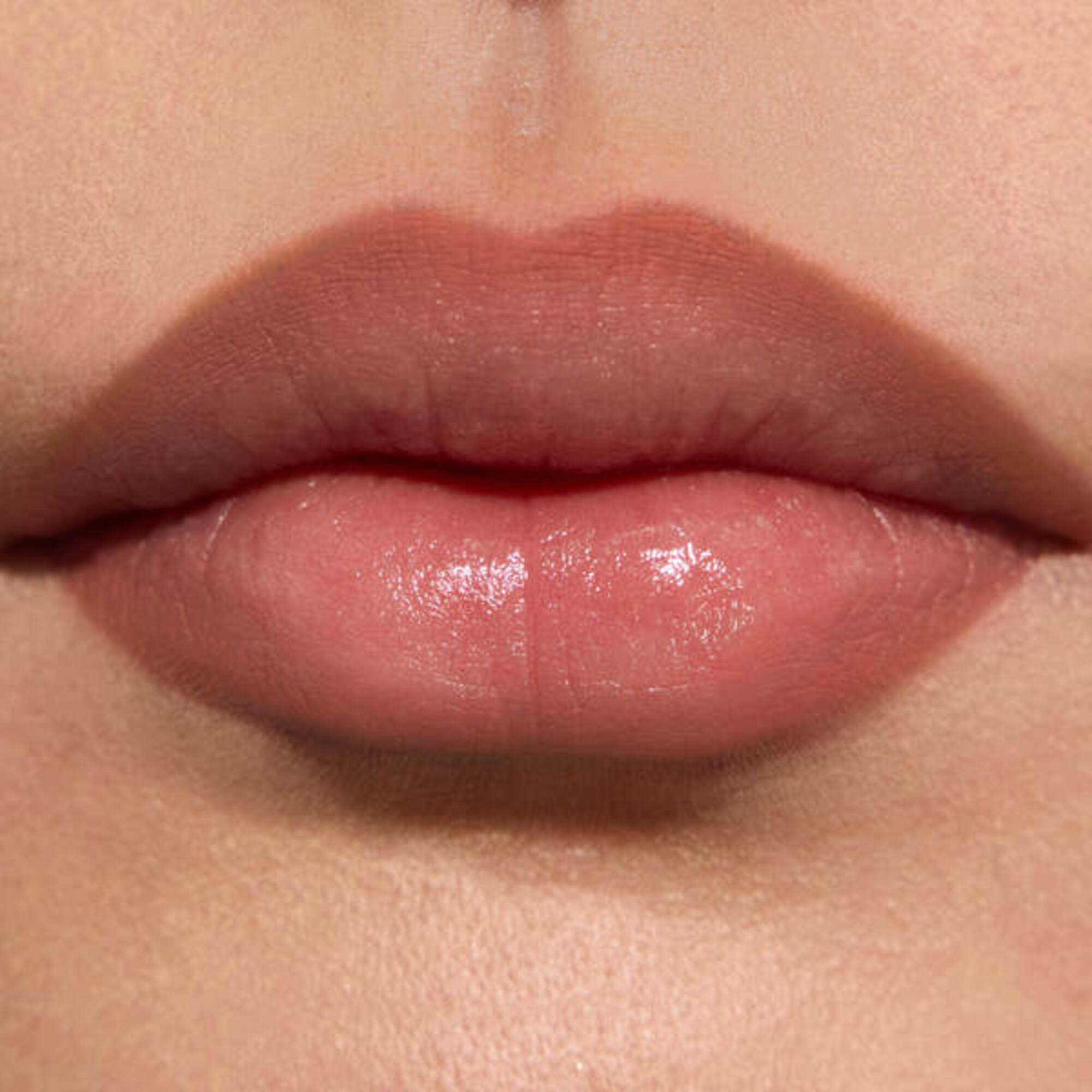 Yves Saint Laurent LOVENUDE Creion contur de buze Lovenude Kiss Shaper 1 of 4
