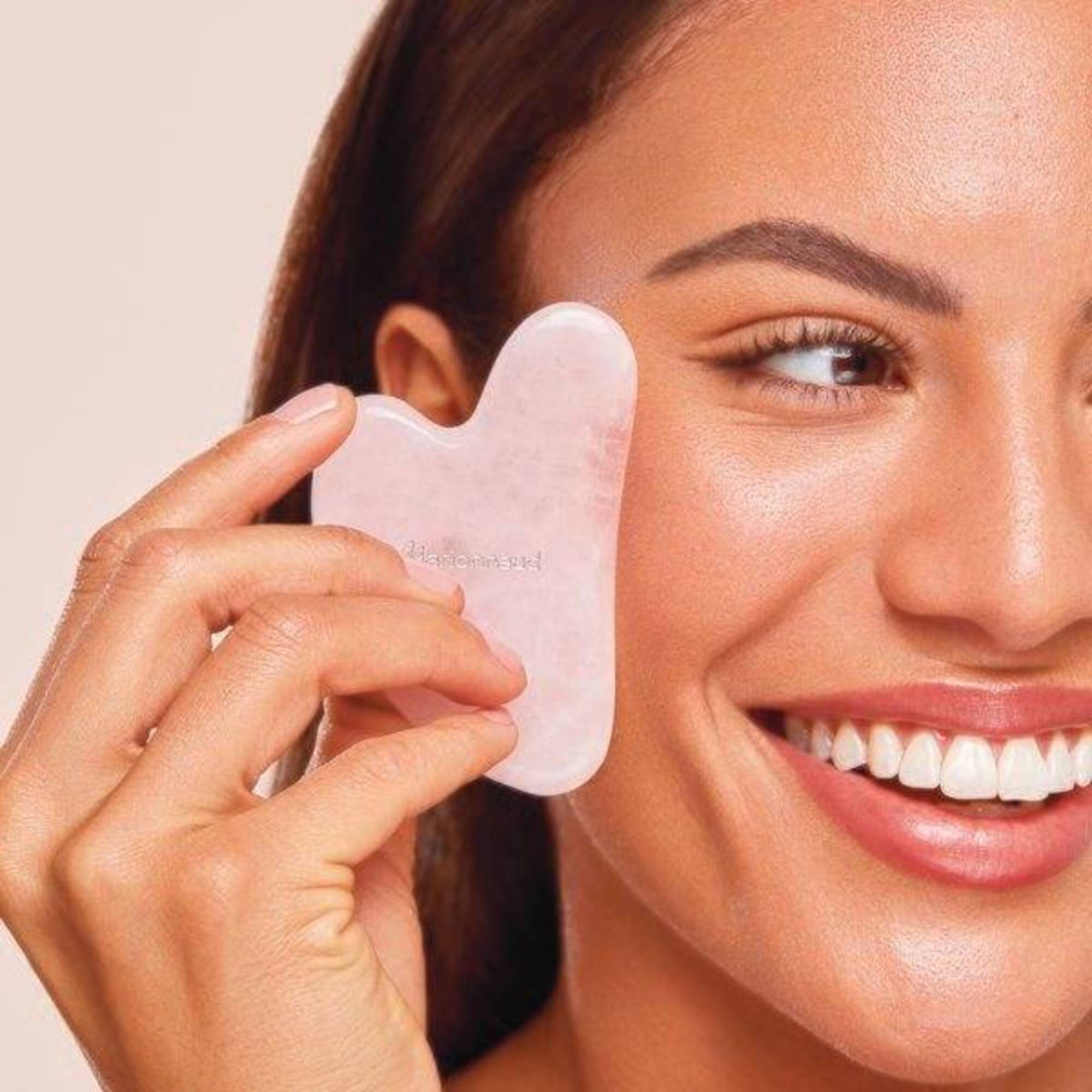 Gua Sha-ul meu pentru fata - Cuart roz