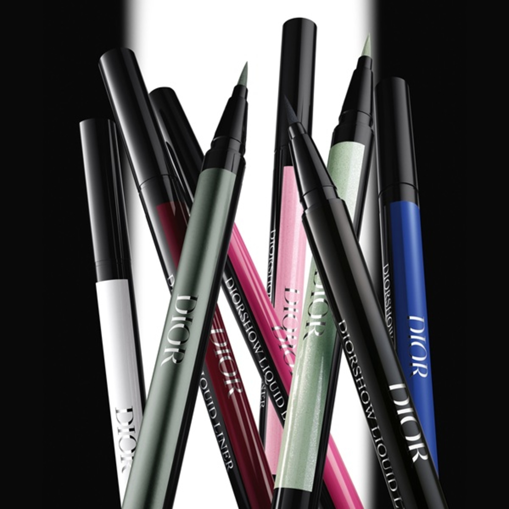 Tus de ochi rezistent la apa Liquid Liner