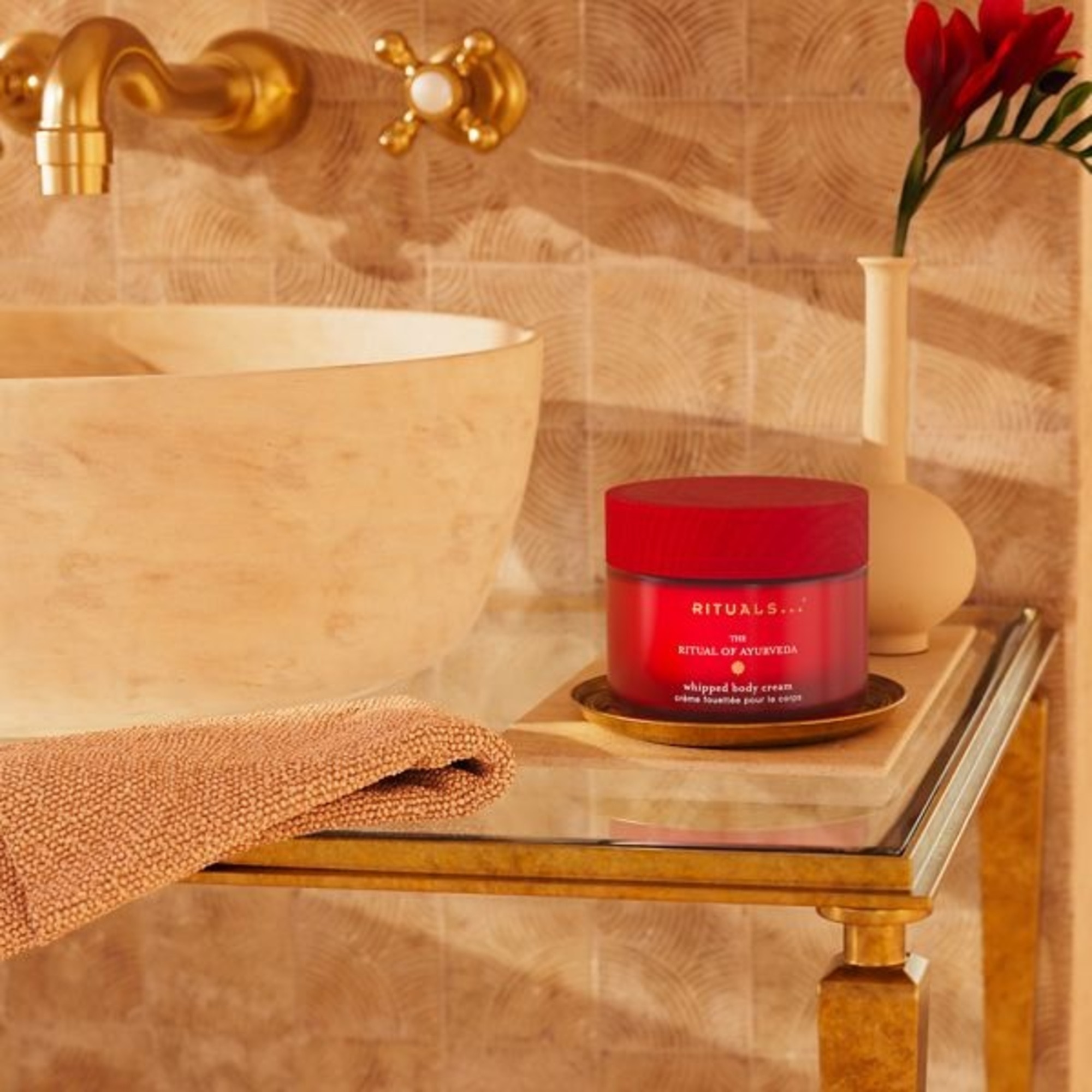 Crema de corp aerata The Ritual of Ayurveda