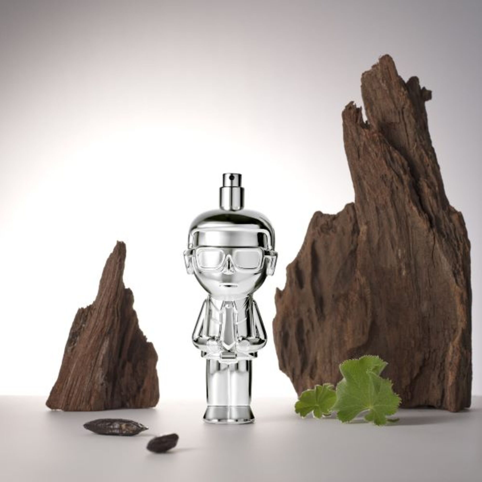 100 ML KARL LAGERFELD IKONIK Ikonik For Homme Apa de Parfum 2 of 6 Ikonik For Homme Apa de Parfum