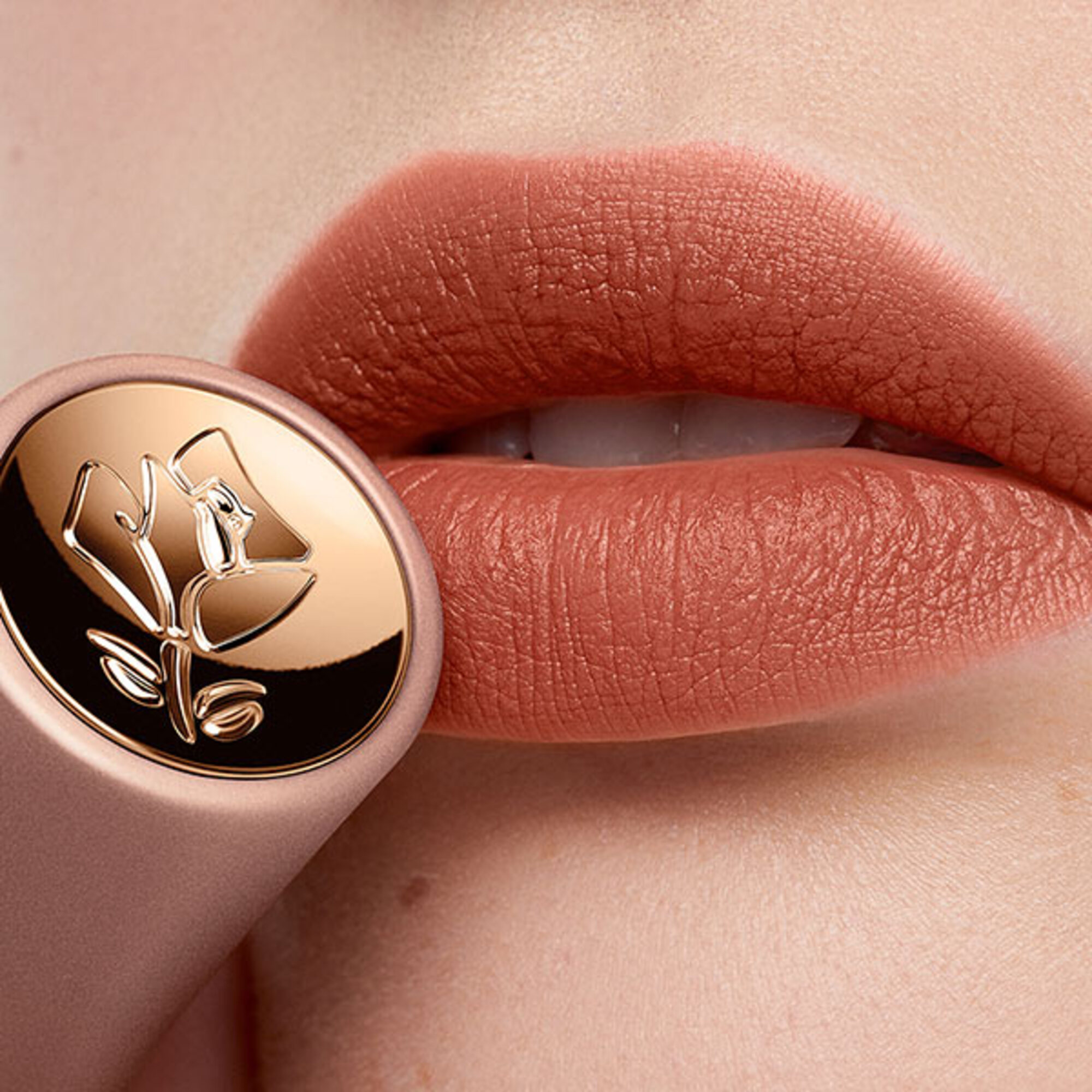 Ruj mat de buze L'Absolu Rouge Intimatte