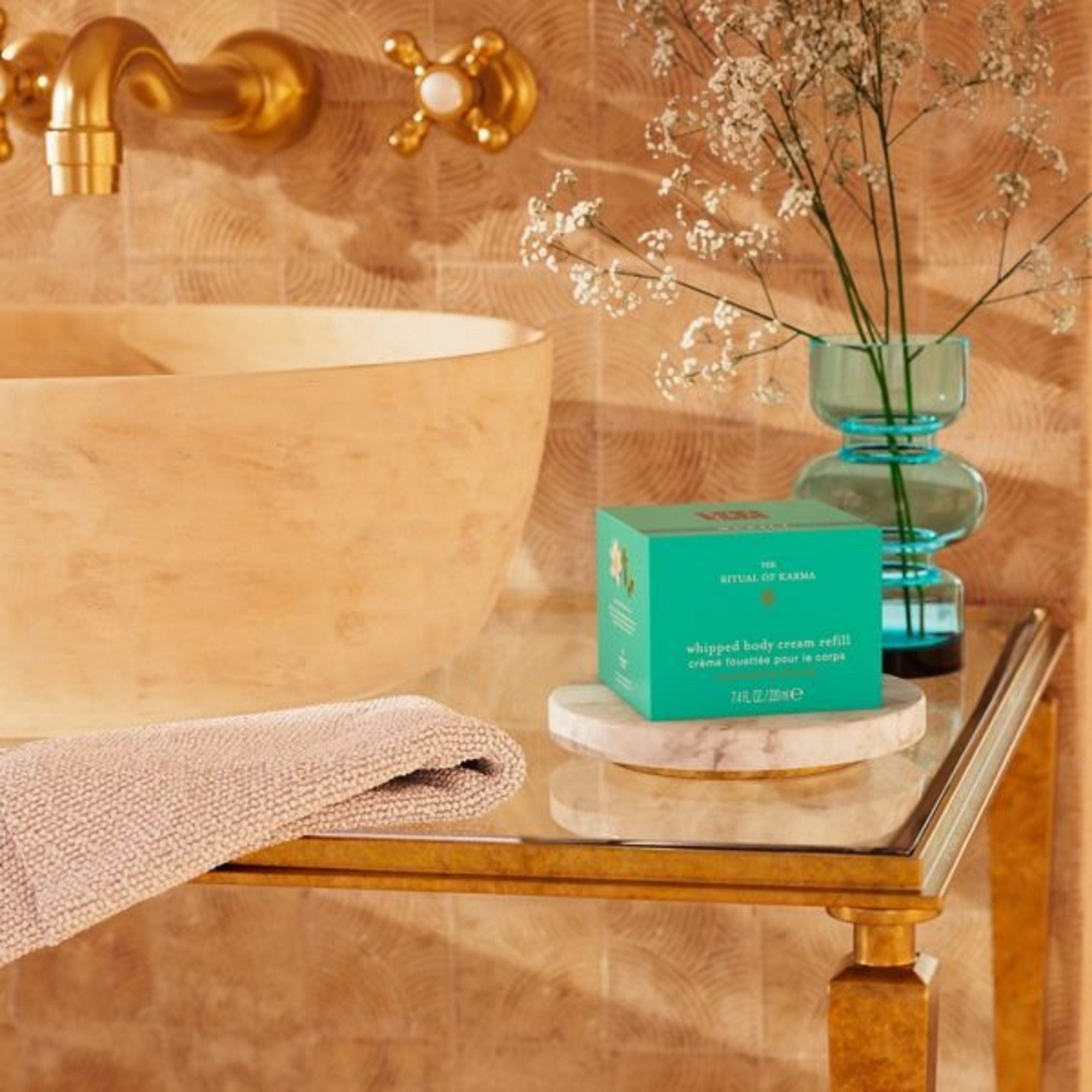 Rezerva pentru crema de corp aerata The Ritual of Karma