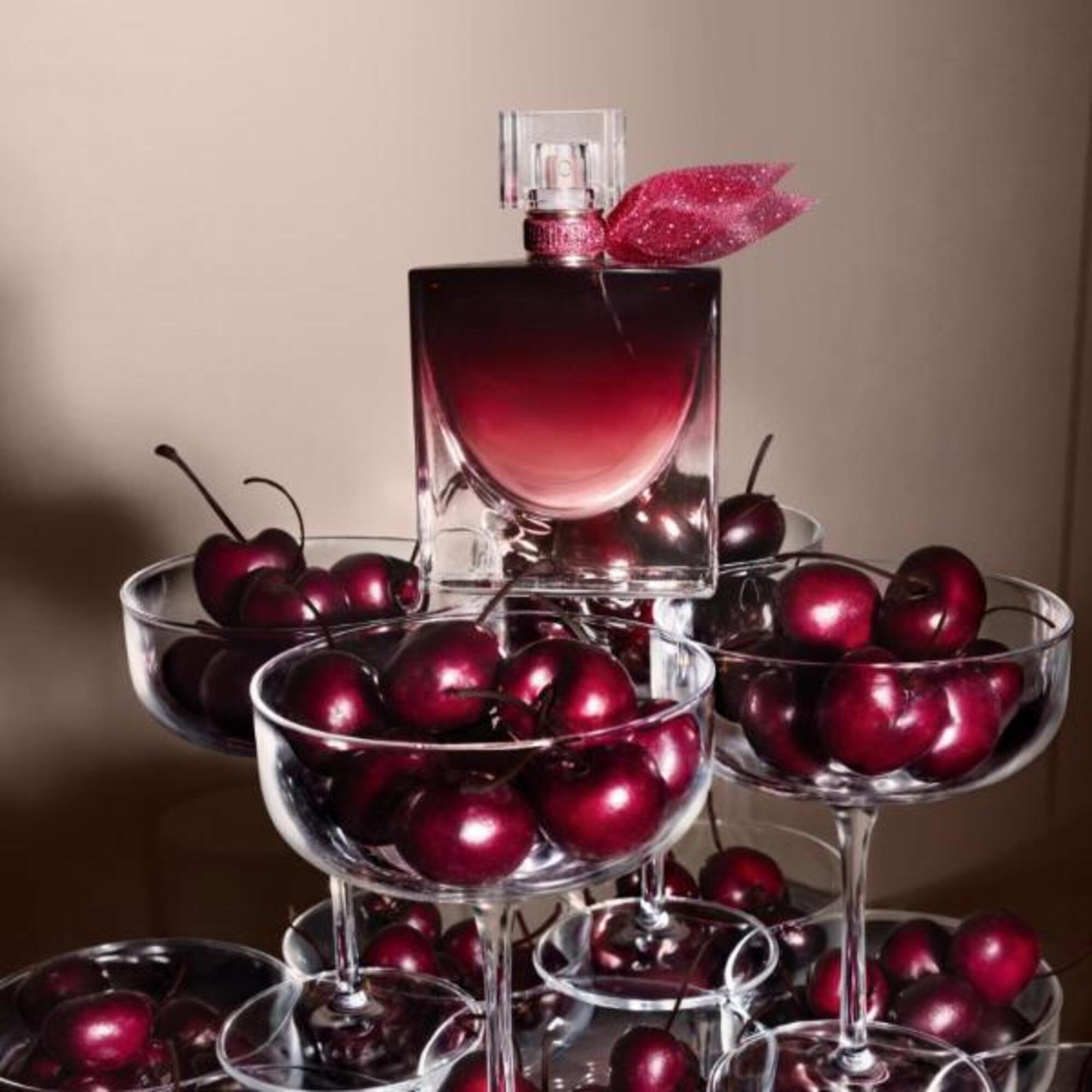 30 ML Lancôme LA VIE EST BELLE La vie est belle Elixir Very Cherry Apa de Parfum 2 of 8 La vie est belle Elixir Very Cherry Apa de Parfum