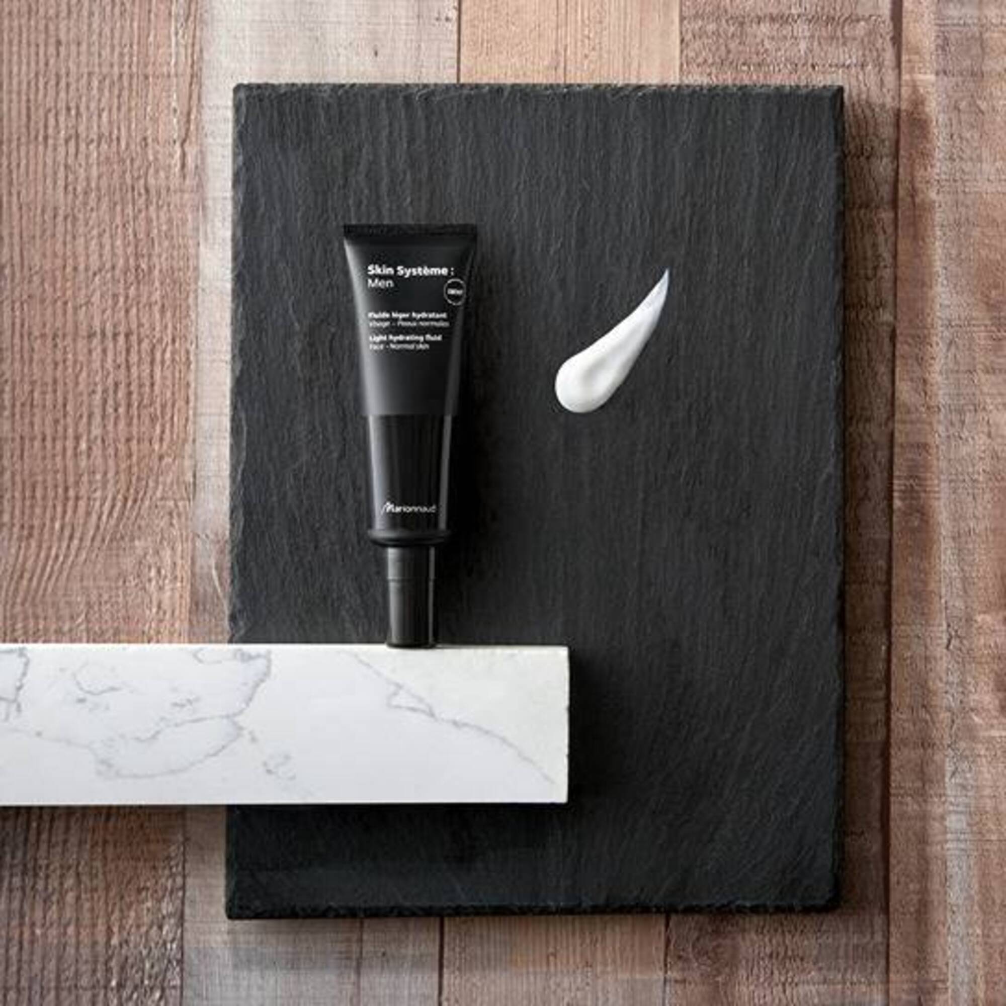 Crema usor hidratanta Light Hydrating Fluid