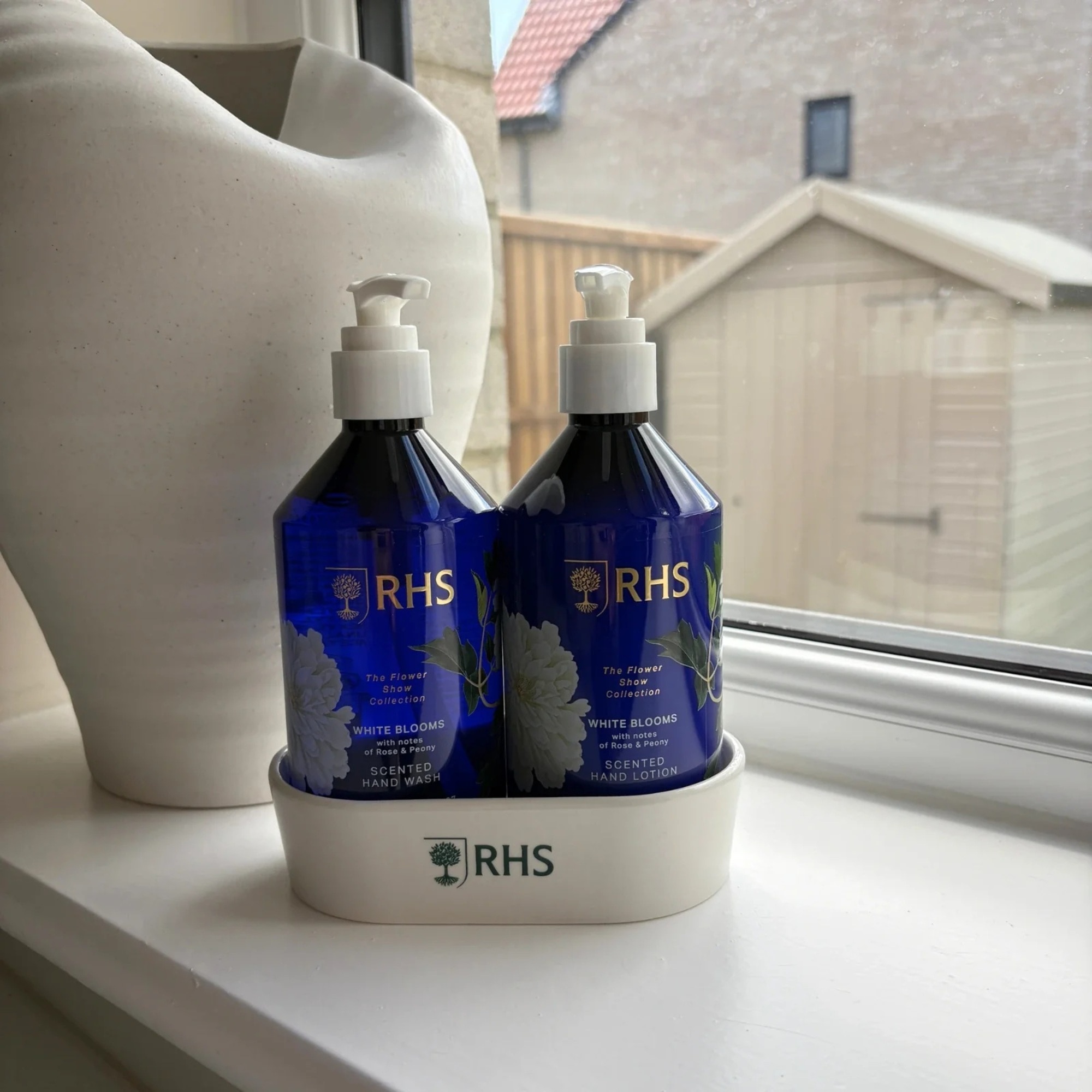 2X300 ML Somerset RHS Set de ingrijire mani The Flower Show Collection 2 of 2 Set de ingrijire mani The Flower Show Collection