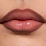 Yves Saint Laurent LOVENUDE Creion contur de buze Lovenude Kiss Shaper 2 of 4 Creion contur de buze Lovenude Kiss Shaper