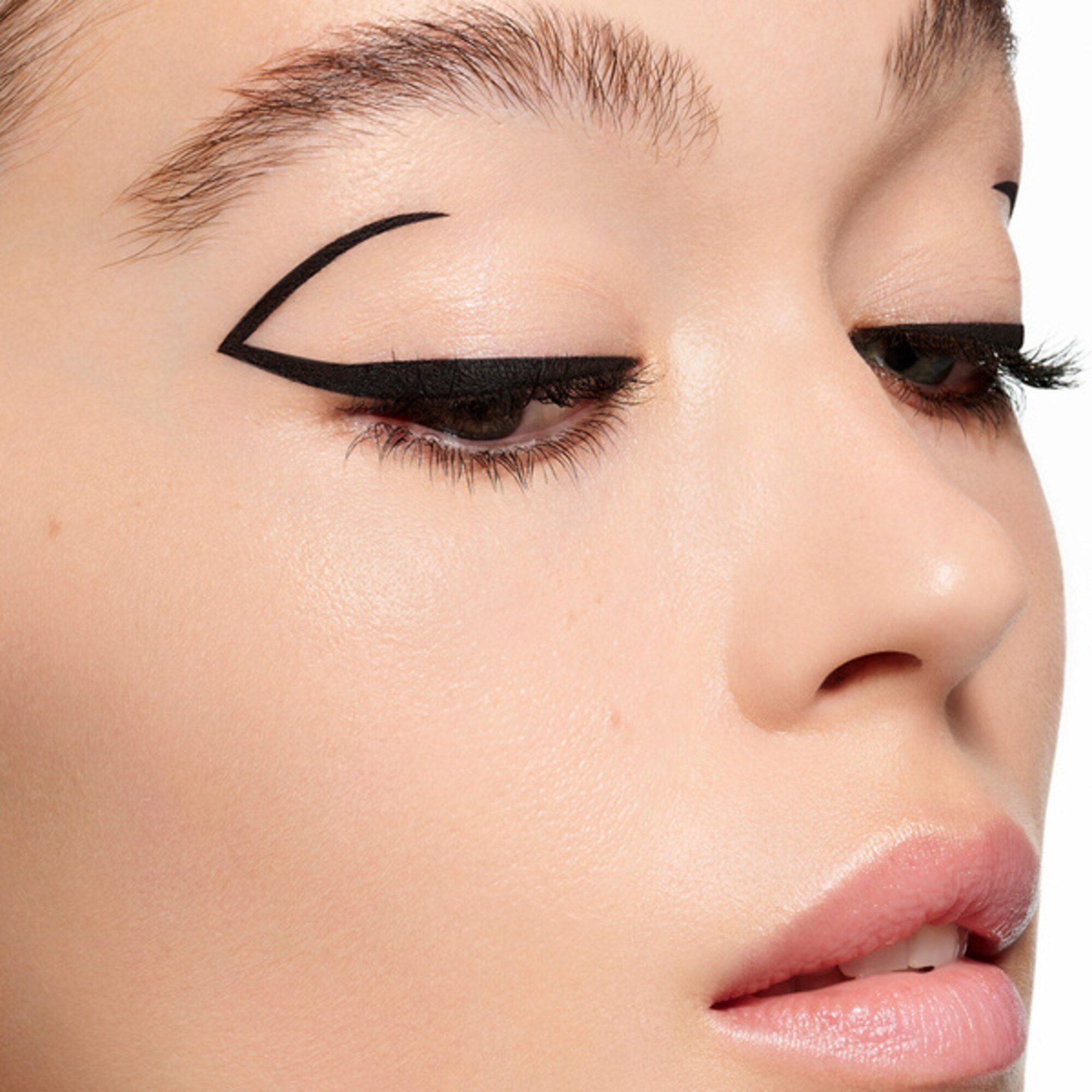 Tus de ochi Graphic liner