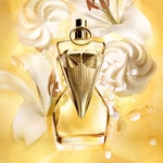 30 ML Jean Paul Gaultier GAULTIER DIVINE Gaultier Divine Apa de Parfum 2 of 6 Gaultier Divine Apa de Parfum