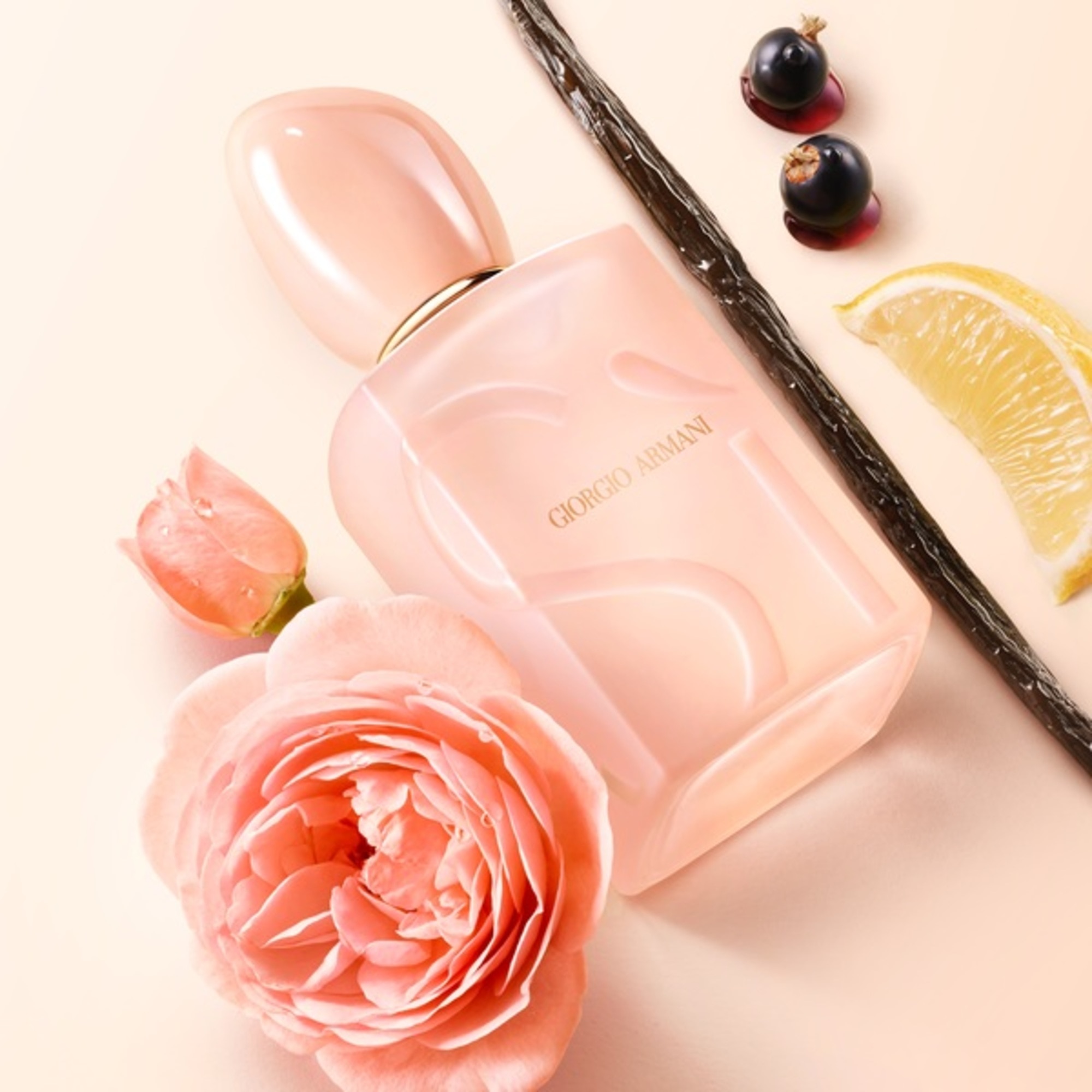 50 ML Armani SI Si Nude Bloom Apa de Parfum 2 of 8 Si Nude Bloom Apa de Parfum