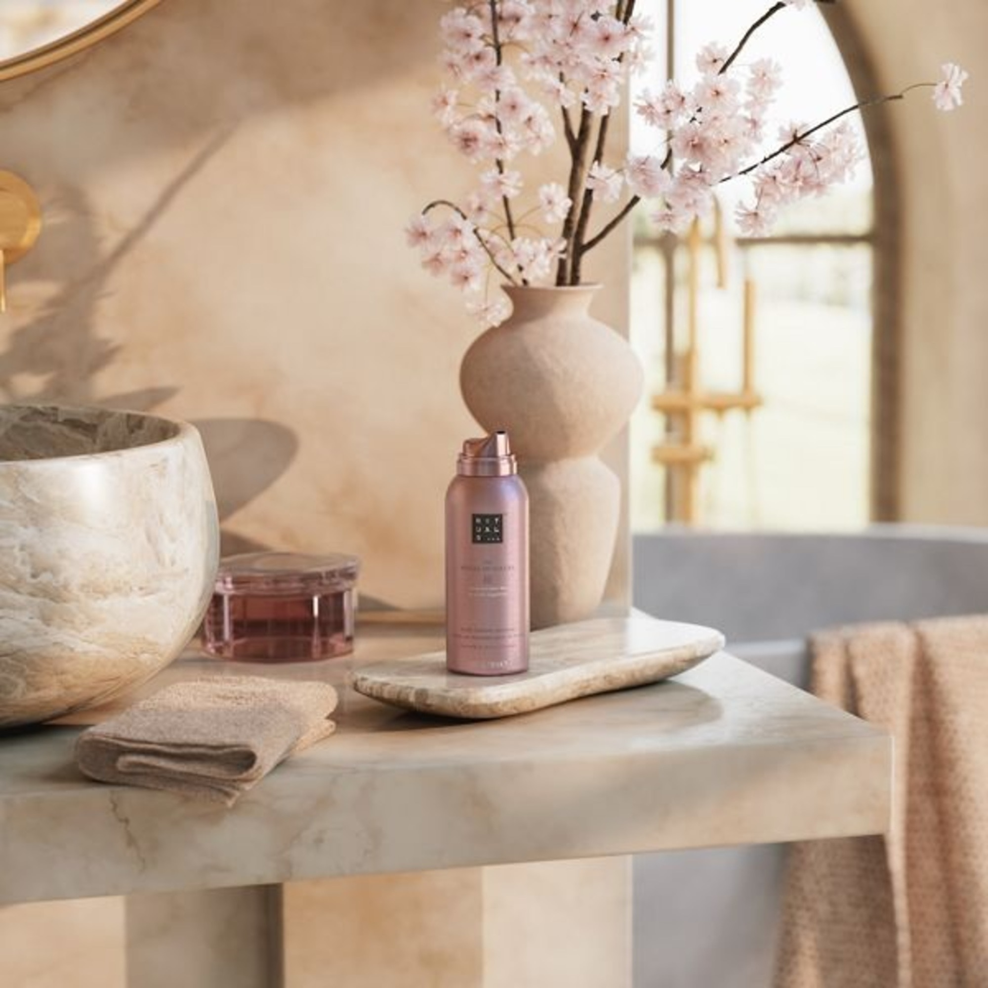 Lotiune-spuma pentru corp The Ritual of Sakura