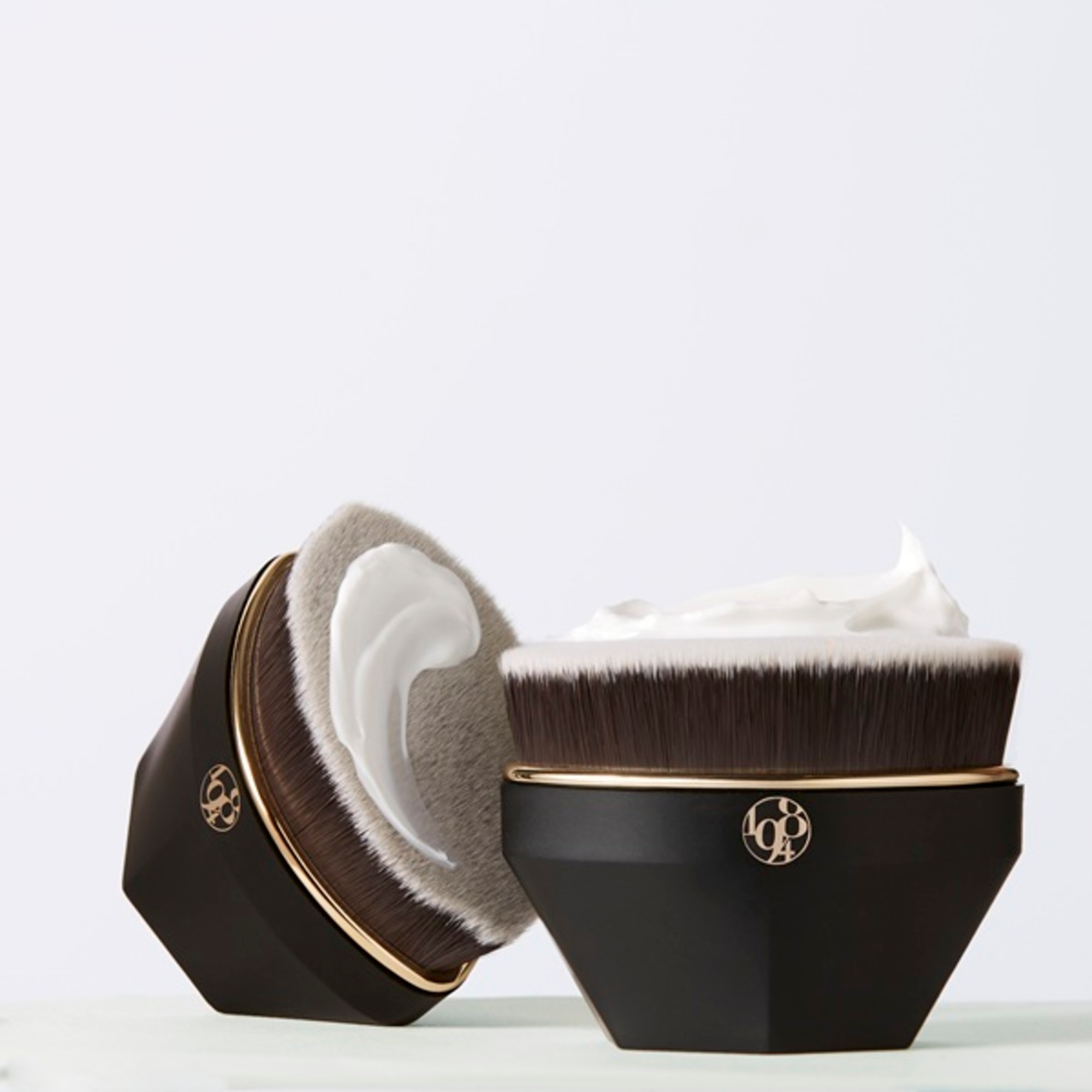 Pensula pentru Fond de Ten si Ingrijire N°04