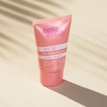 50 ML Hello Sunday THE ILLUMINATING ONE Baza de machiaj stralucitoare cu SPF 50  2 of 3 Baza de machiaj stralucitoare cu SPF 50