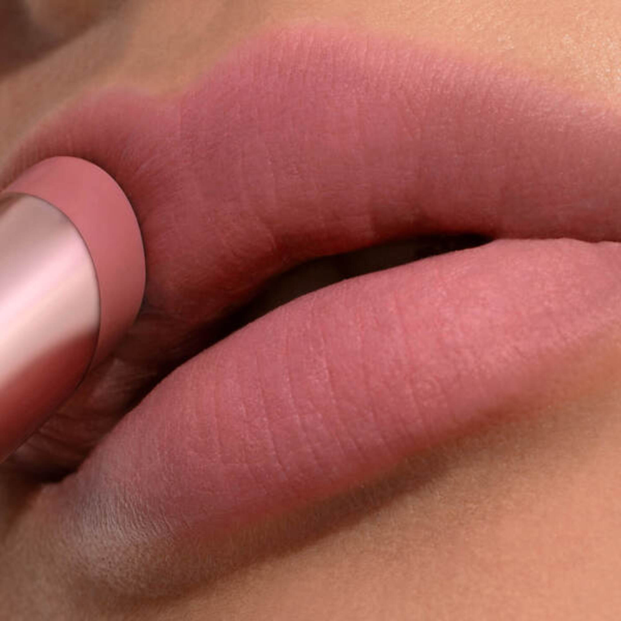 Ruj de buze cu efect mat Lovenude Lip Blusher